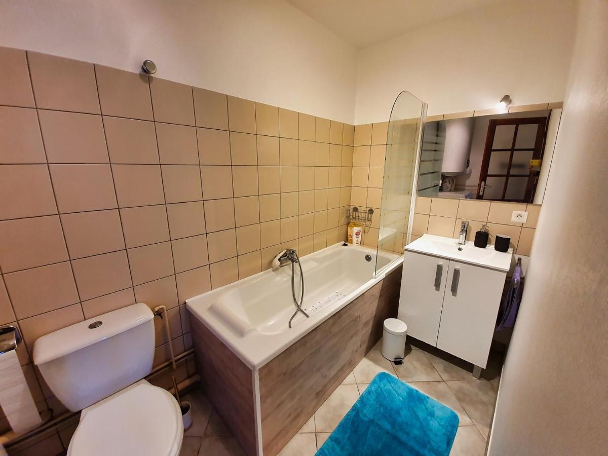 Idealement Situe, Spacieux Et Agreable, Parking Gratuit Et Classe 3 Etoiles 망드 외부 사진